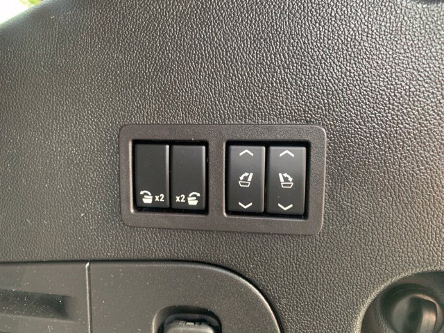 Used 2019 Cadillac Escalade Premium Luxury w/ Escalade Sport Edition AWD/4WD image 6
