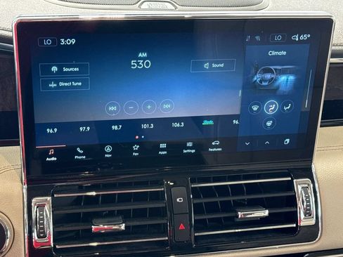 Used 2022 Lincoln Navigator Reserve AWD/4WD image 23