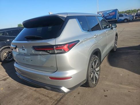Used 2025 Mitsubishi Outlander SE FWD image 4