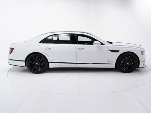 Used 2025 Bentley Flying Spur Plug-In Hybrid image 6