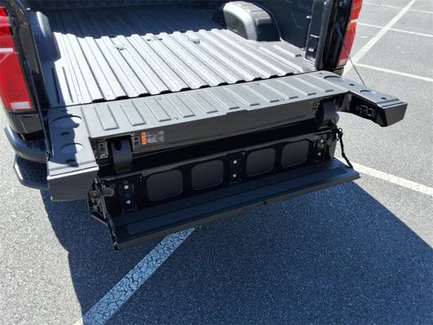 Used 2025 Chevrolet Silverado 2500 High Country w/ Technology Package image 17