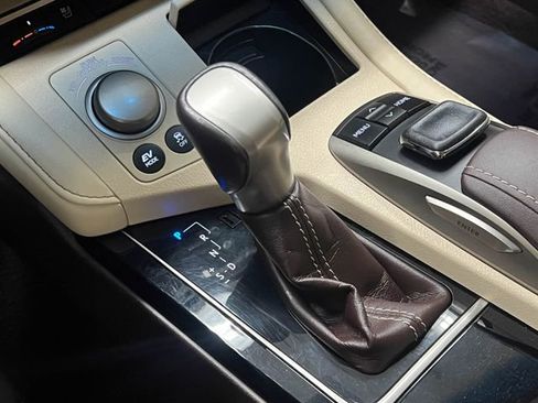 Used 2016 Lexus ES 300h w/ Navigation System Package image 21