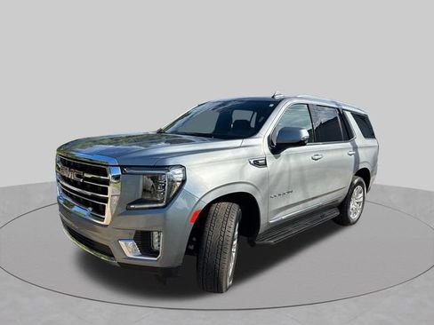 Used 2024 GMC Yukon SLT w/ SLT Luxury Package AWD/4WD image 3