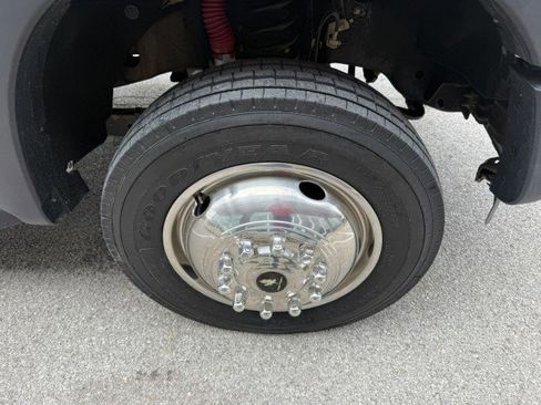 Used 2015 Ford F550 2WD Regular Cab Super Duty image 13