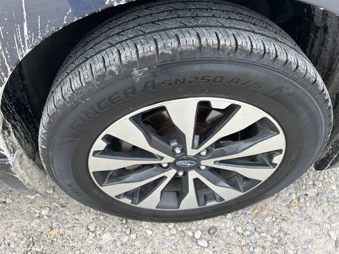 Used 2017 Subaru Outback 2.5i Limited image 11