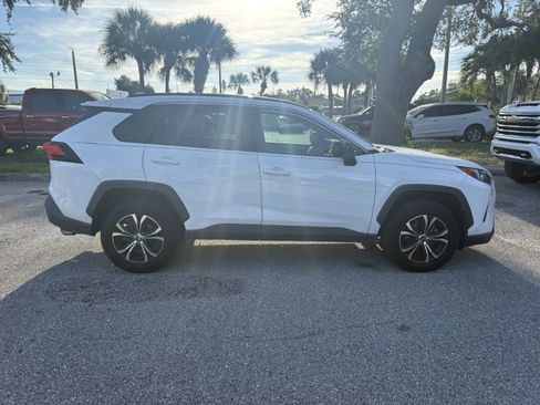Used 2019 Toyota RAV4 LE FWD image 8