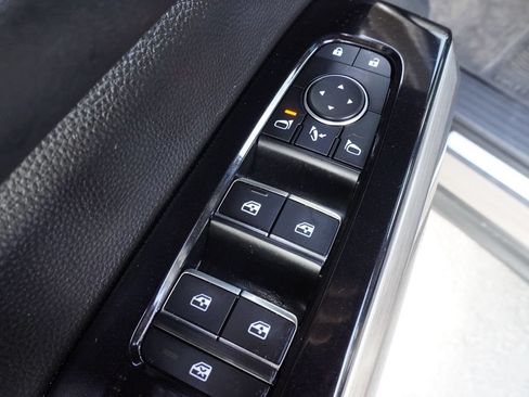 Certified 2024 Nissan Pathfinder Platinum FWD image 17