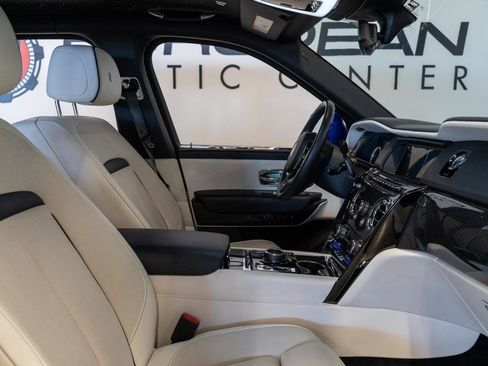 Used 2021 Rolls-Royce Cullinan Black Badge image 16