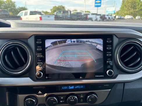Used 2021 Toyota Tacoma SR5 AWD/4WD image 19