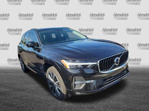 Used 2022 Volvo XC60 B5 Momentum w/ Advanced Package FWD image 2
