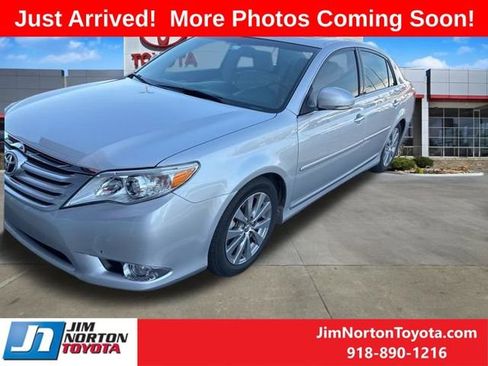 Used 2011 Toyota Avalon Limited image 3