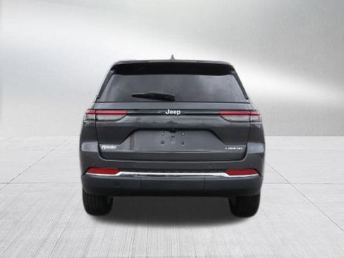 Certified 2024 Jeep Grand Cherokee Laredo X RWD image 4