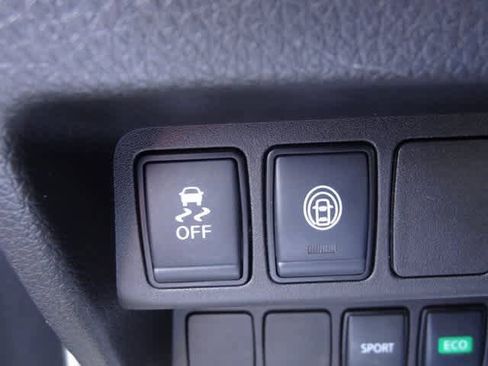 Used 2022 Nissan Rogue Sport S image 12