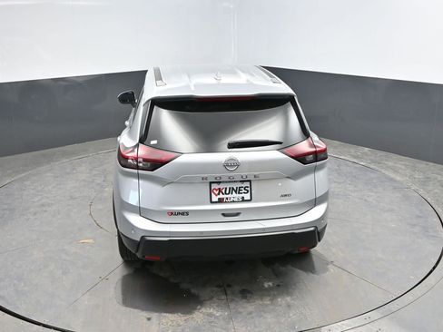 Used 2025 Nissan Rogue SV image 28