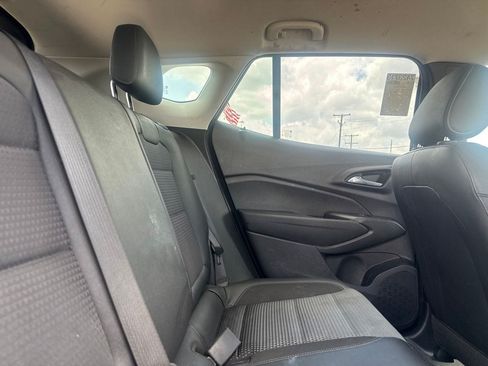 Used 2025 Chevrolet Trax LT FWD image 28