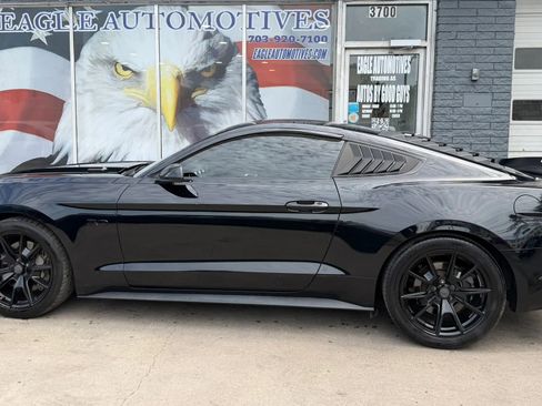 Used 2017 Ford Mustang GT w/ Black Accent Package RWD image 6