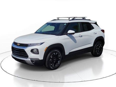 Used 2021 Chevrolet TrailBlazer LT FWD image 2
