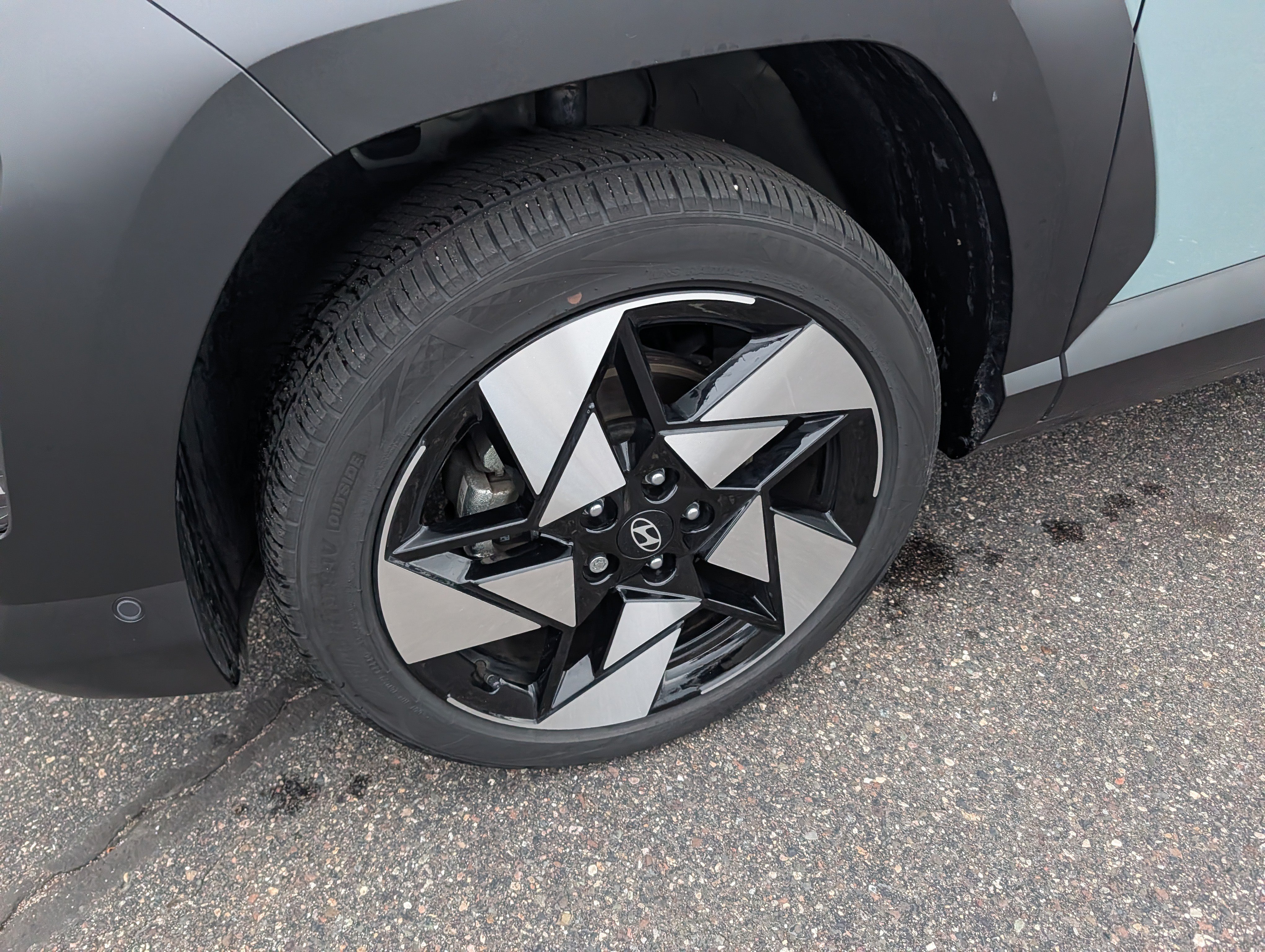 Used 2025 Hyundai Kona Limited AWD/4WD image 9