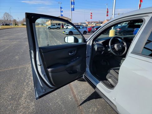 Certified 2025 Honda HR-V Sport image 17
