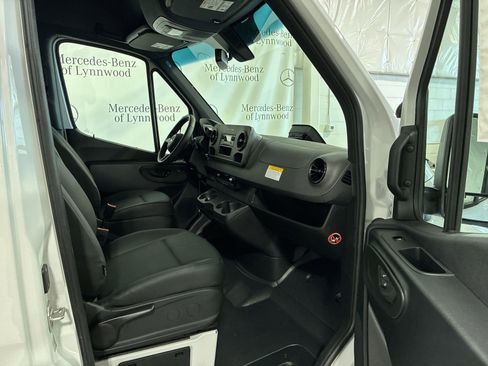 New 2025 Mercedes-Benz Sprinter 2500 image 10