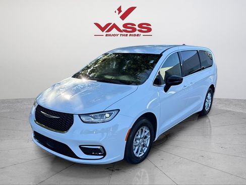 New 2026 Chrysler Pacifica Select FWD image 1