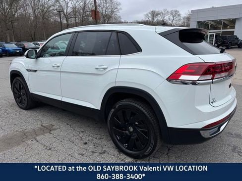 Certified 2025 Volkswagen Atlas Cross Sport SE w/ Black Wheel Package AWD/4WD image 8
