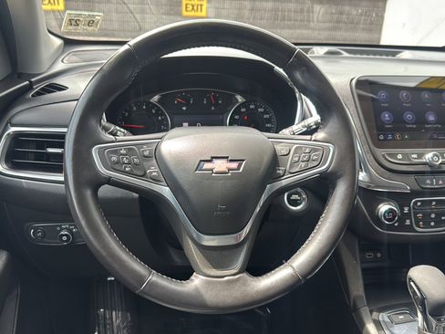 Used 2022 Chevrolet Equinox LT AWD/4WD image 2