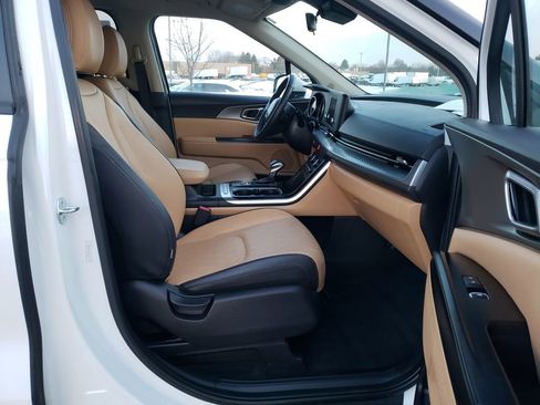 Used 2024 Kia Carnival LX image 20