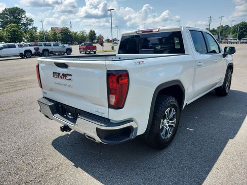 Used 2024 GMC Sierra 1500 SLE w/ Preferred Package AWD/4WD image 3
