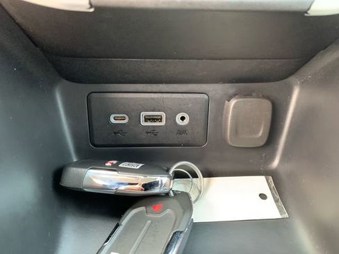 Used 2024 GMC Terrain SLE image 25