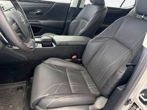 Used 2019 Lexus ES 350 w/ Accessory Package FWD image 9