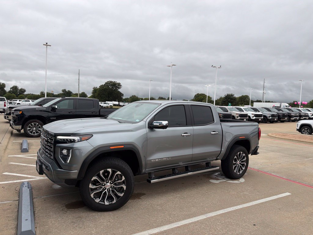 Used 2025 GMC Canyon Denali AWD/4WD image 4