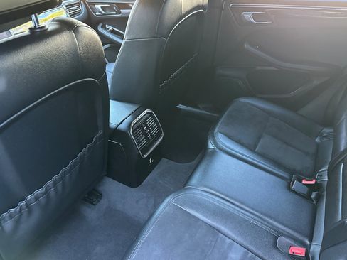Used 2020 Porsche Macan image 12