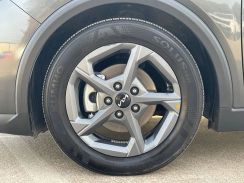 Used 2025 Kia K4 LXS image 32