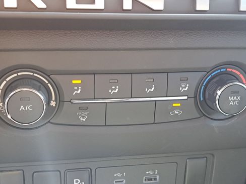 Certified 2025 Nissan Frontier SV image 22