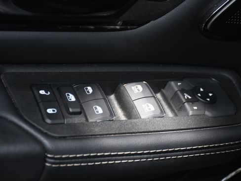 Used 2025 RAM 1500 Limited AWD/4WD image 11
