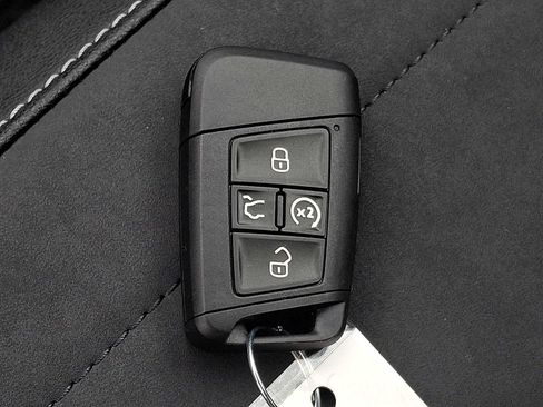 Used 2025 Volkswagen Taos SE FWD image 24