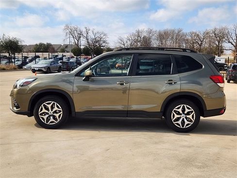 Certified 2023 Subaru Forester Premium image 4