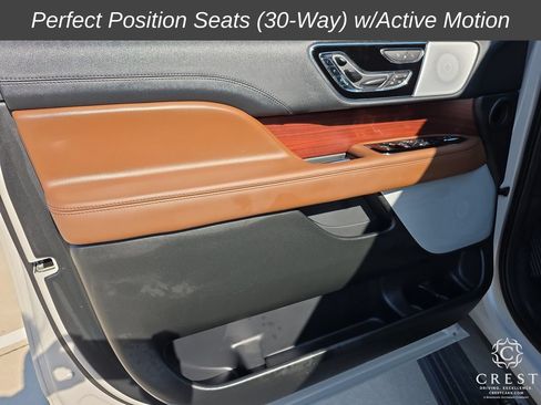 Used 2023 Lincoln Navigator Reserve AWD/4WD image 7