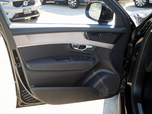 New 2026 Volvo XC90 B6 Plus w/ Protection Package Premier image 12