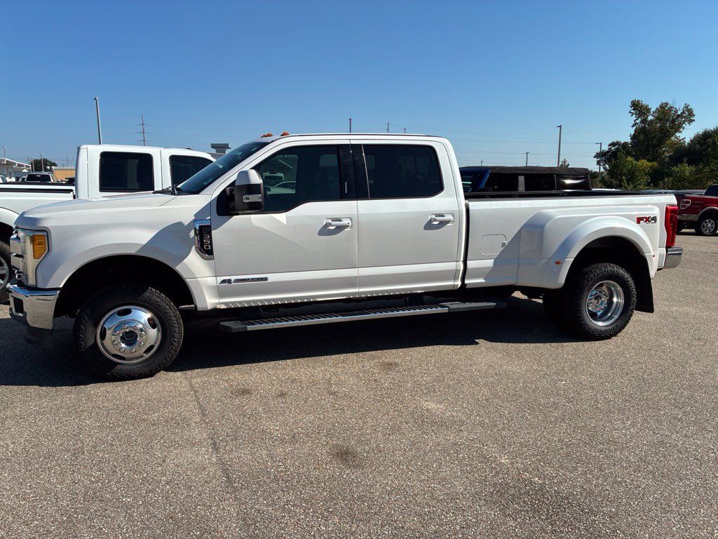 Used 2017 Ford F350 Lariat w/ Lariat Value Package AWD/4WD image 2