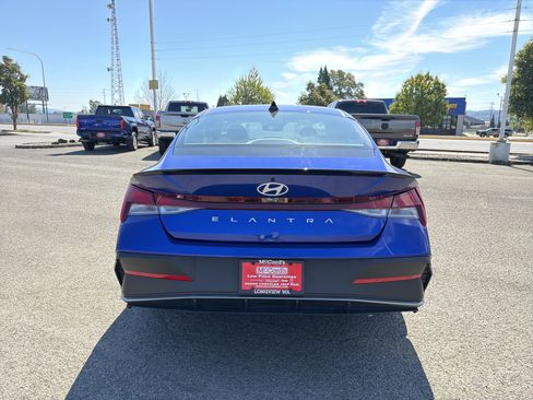 Used 2025 Hyundai Elantra Sport FWD image 4