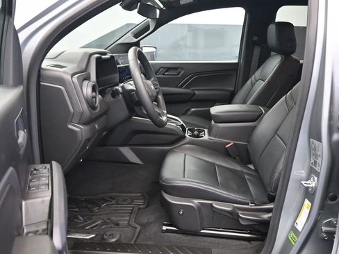 Used 2025 Chevrolet Colorado W/T w/ WT Custom Package image 18