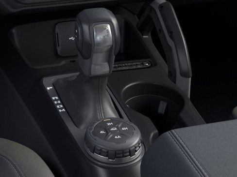 New 2025 Ford Bronco Outer Banks w/ Sasquatch Package image 17