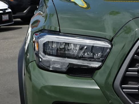Used 2022 Toyota Tacoma TRD Off-Road w/ Technology Package RWD image 5