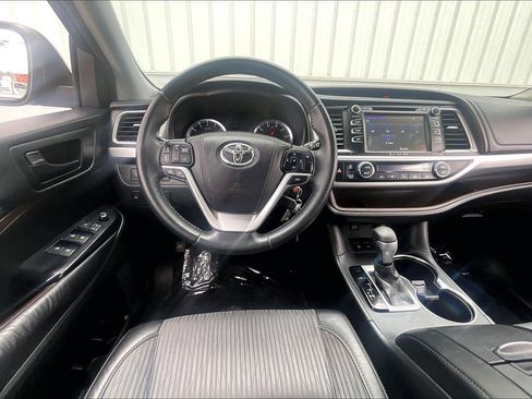 Used 2016 Toyota Highlander Plus image 6