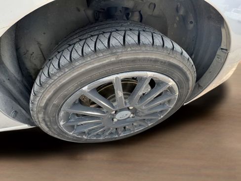 Used 2010 Ford Focus SES image 30