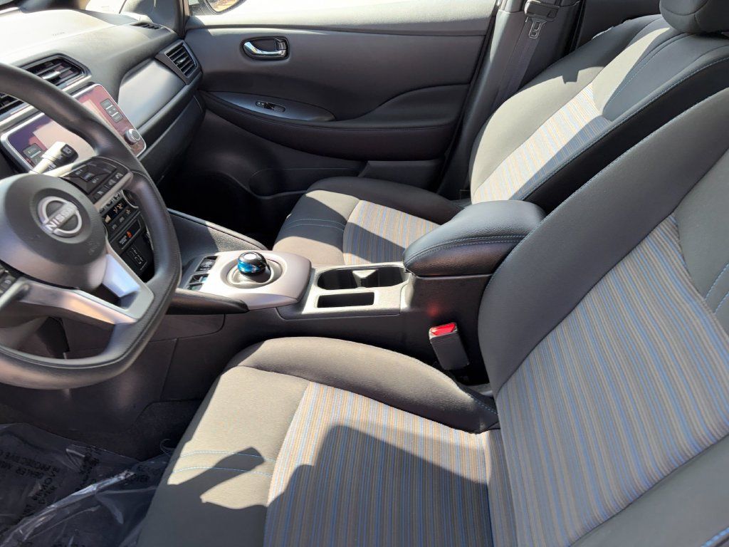 Used 2025 Nissan Leaf S FWD image 8