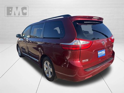 Used 2015 Toyota Sienna LE image 6