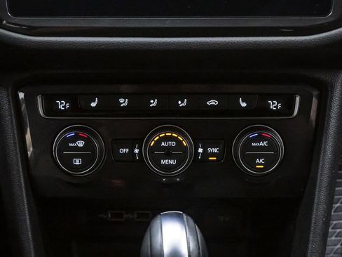 Used 2018 Volkswagen Tiguan SEL FWD image 19